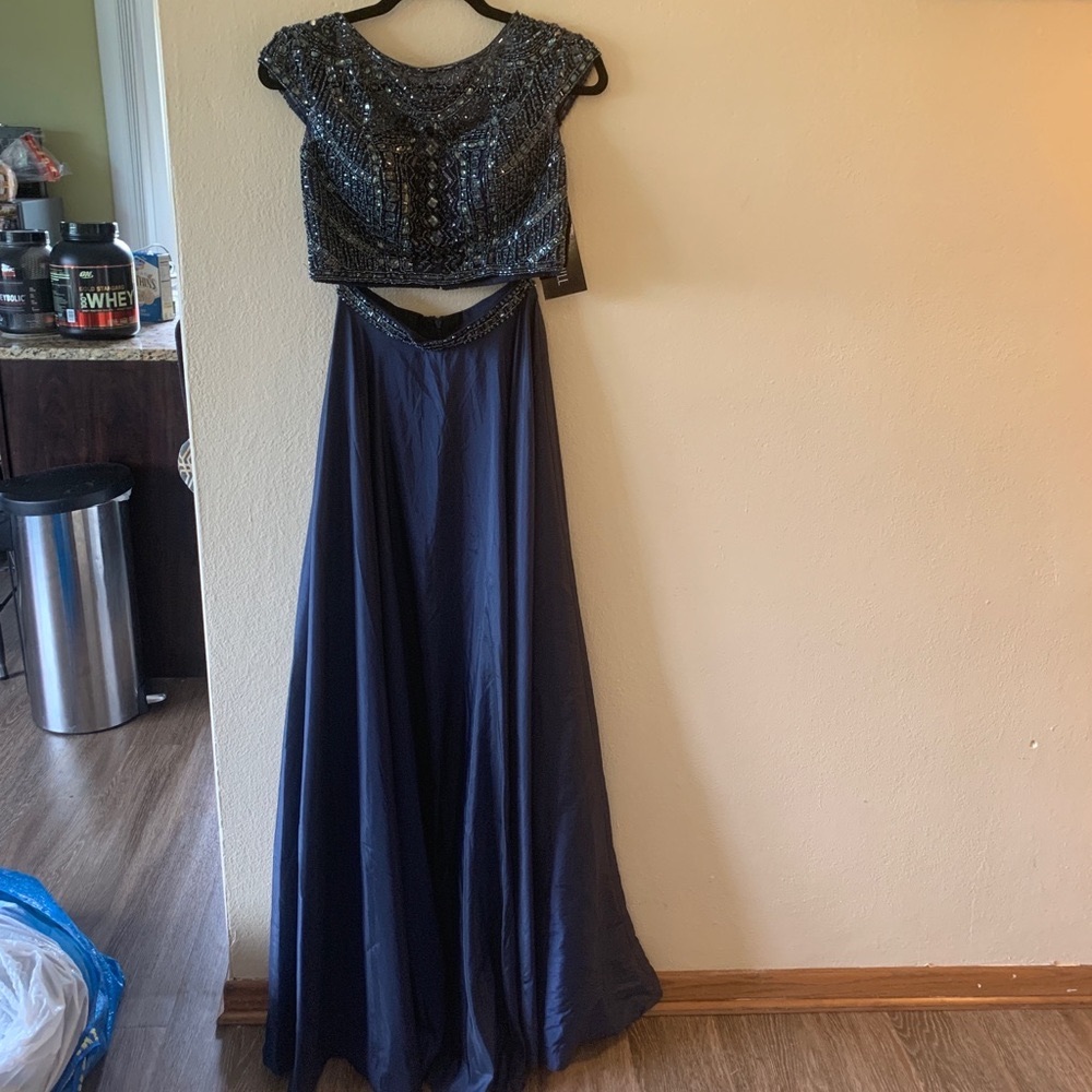 SHERRI HILL Two Piece Ballgown OFFERS✅